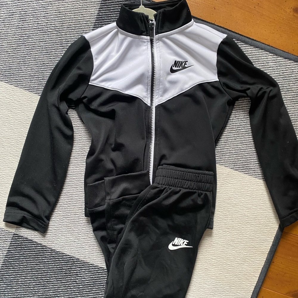 Nike toddler boy Black and White Tracksuit